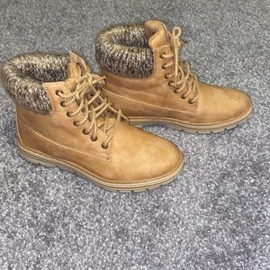 Cliffs by White Mountain Boots